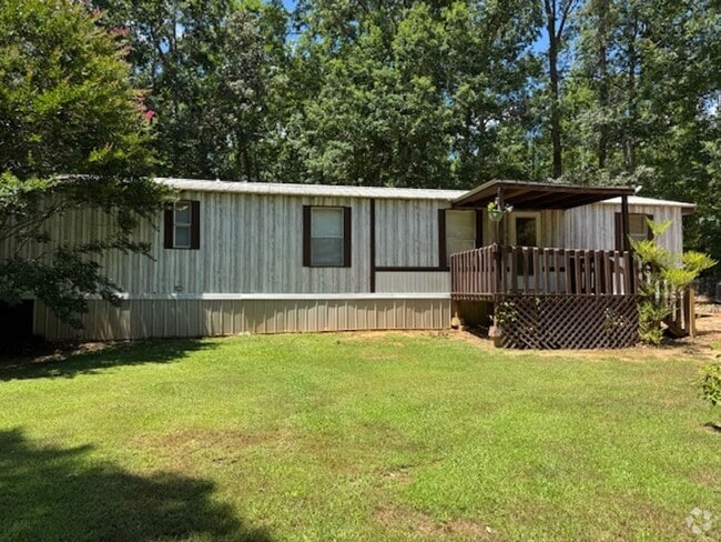 Building Photo - 2 bedrooms, 1 full bath located on a quiet... Rental