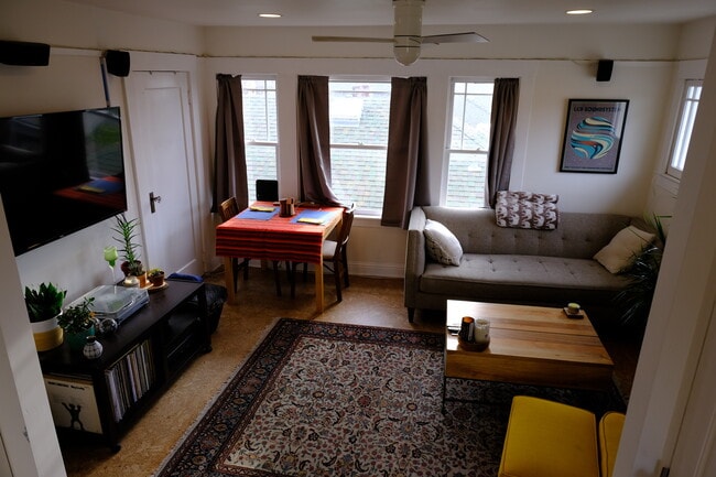 Building Photo - 6026 Harwood Ave Unit Lovely 2BD Upstairs Apt