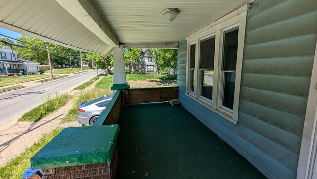 Photo - Spacious 4-bedroom, 1.5-bath home in Akron