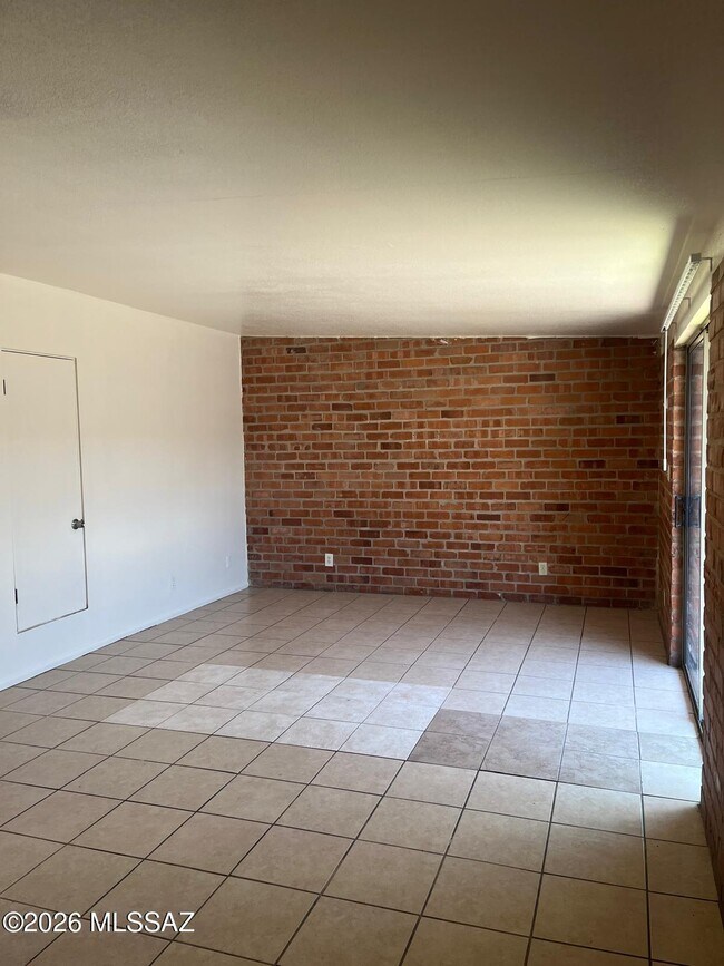 Photo - 411 E Delano St