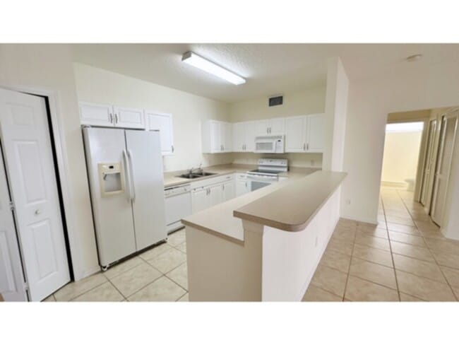 Photo - 2 Bedroom 2 Bath Condo! Convenient Location! Water Included!