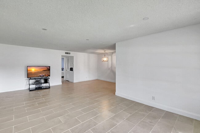 Photo - 735 North Dr