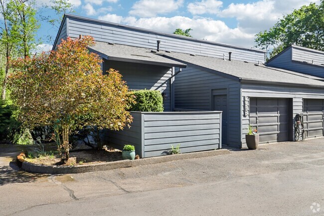 Building Photo - 4621 SW Caldew St Unit D Rental