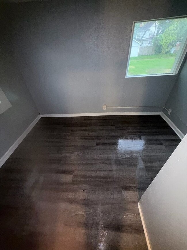 Photo - 736 Lawndale Ave Unit 1