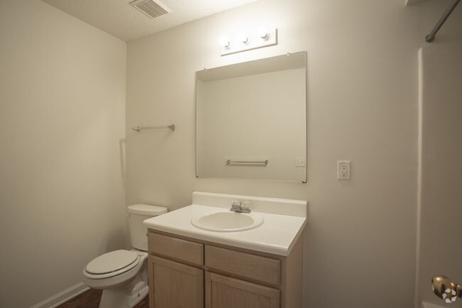 2BR,2BA,932SF