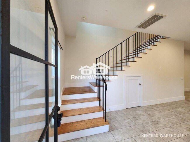Photo - 2202 Lynnfield St