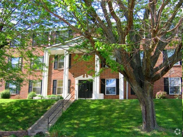 Building Photo - Colonial West Rental