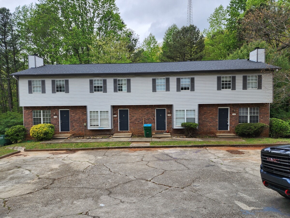 Photo - 2932 Spruce Circle