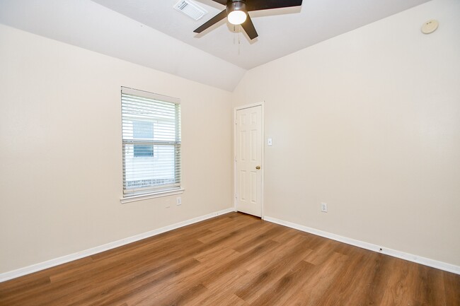 Photo - 1310 Lake Edinburg Ct