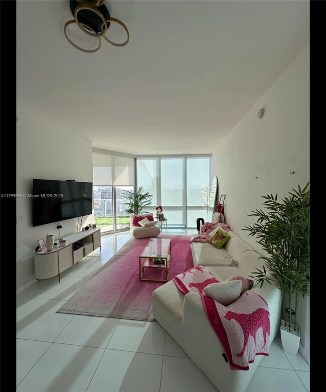 Photo - 851 NE 1st Ave Unidad 2208 Rental