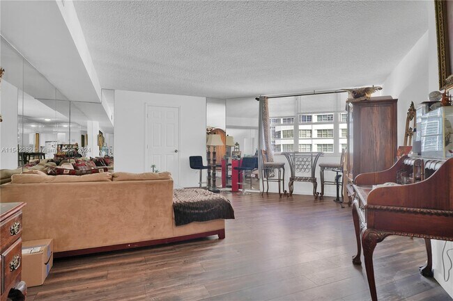 Photo - 905 Brickell Bay Dr Unit 1121