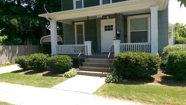 Photo - 212 Noble St
