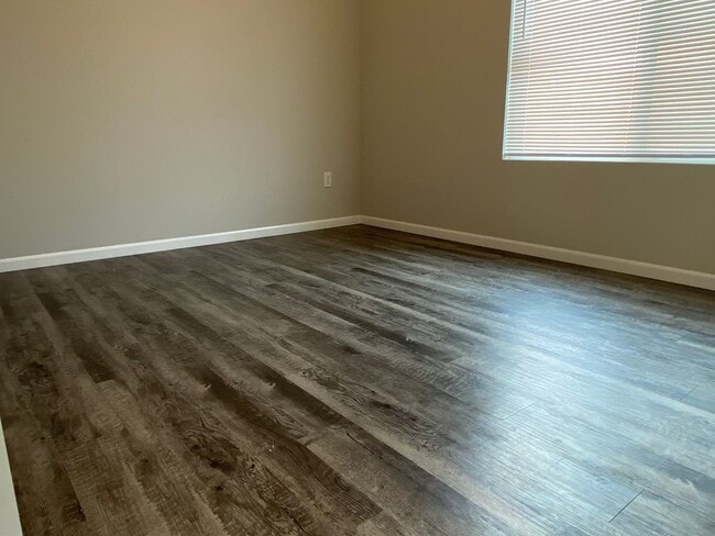 Photo - 412 S Longbranch Dr