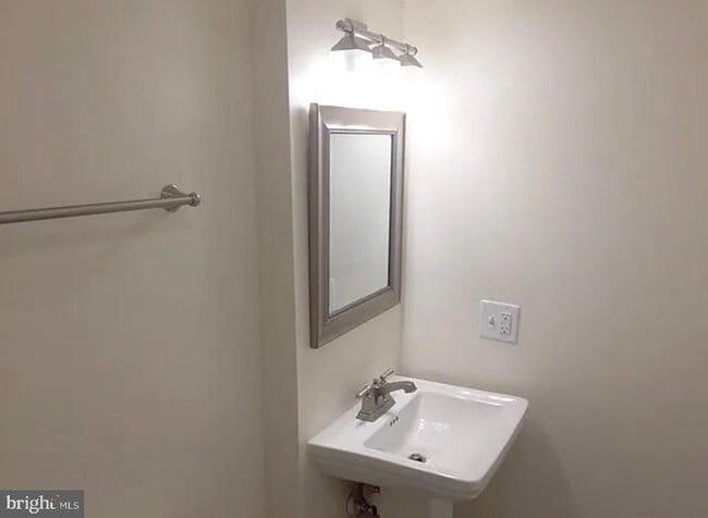 4 W Cork St Unit 1
