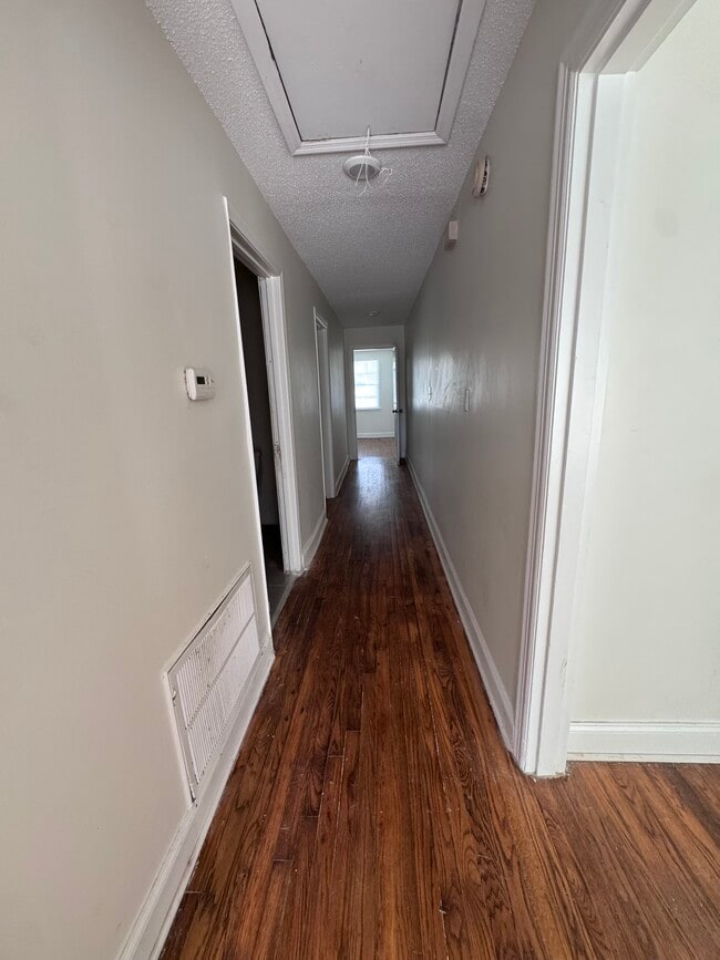 Photo - 2304 W 58th St