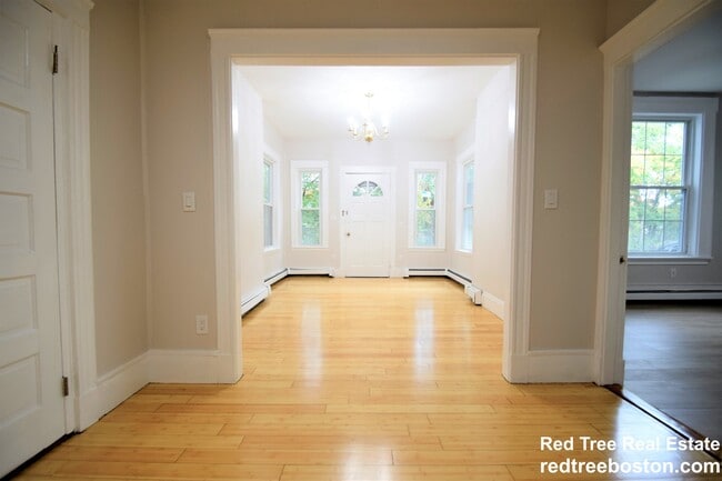 Building Photo - 24 St James St