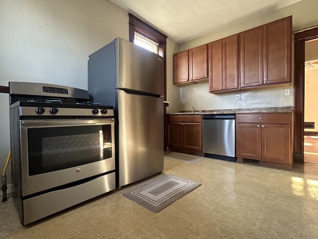 Kitchen - 3112 Bent Ave Apartments Unit 3112