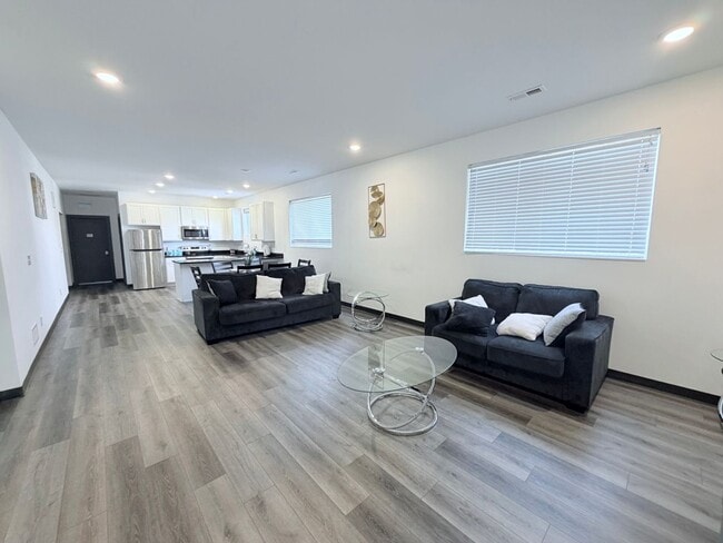 Photo - 385 S Clinton Ave Unidad B