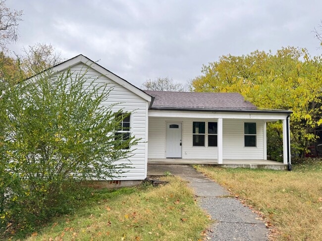 Building Photo - Conveniently Located near Downtown and APS...