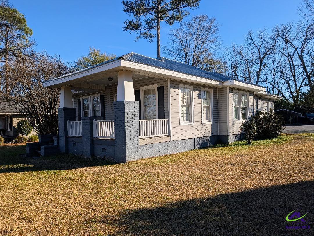 Photo - 1214 Main St