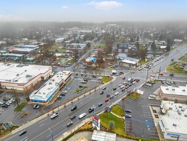 Building Photo - 107 E Holland Ave