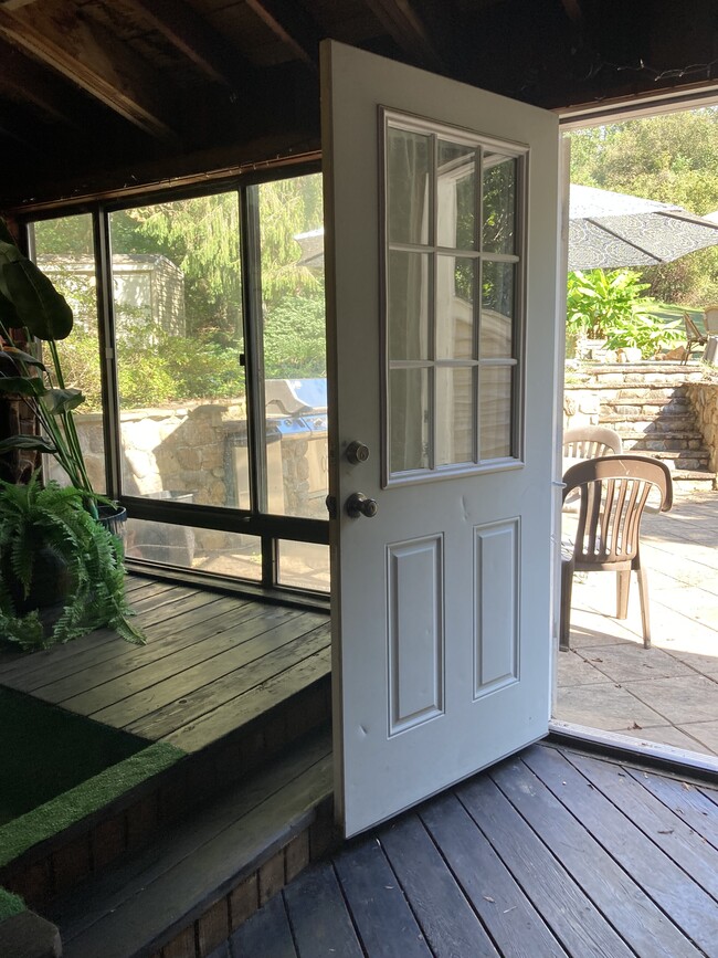 Entry into porch - 5219 Cottonwood Dr Unit Patio