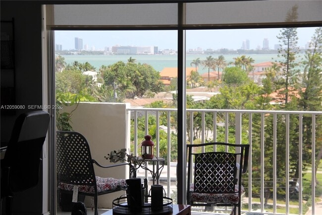 Building Photo - 1455 N Treasure Dr Unit 6L