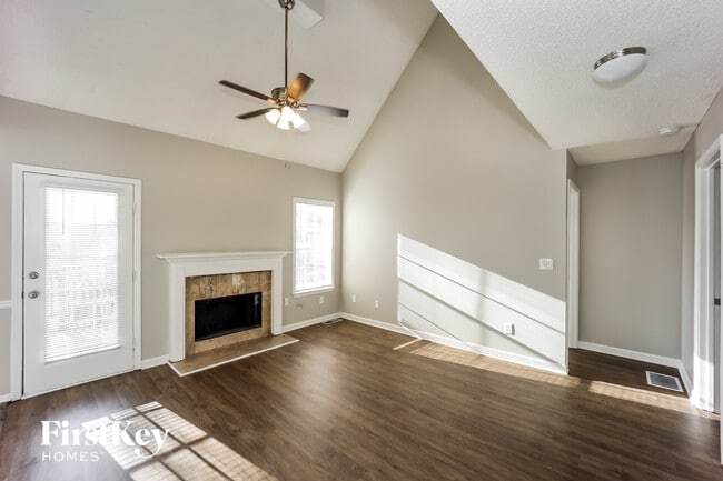 Photo - 1127 Forest Glen