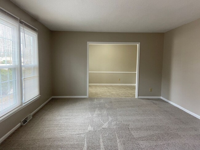 Photo - 304 Leland Dr
