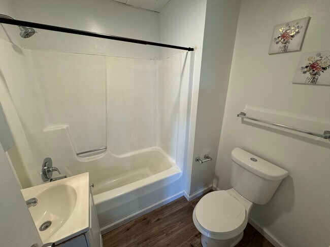 Photo - 507 Broadway St Unit 5