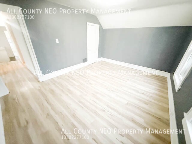 Photo - 682 Sumner St