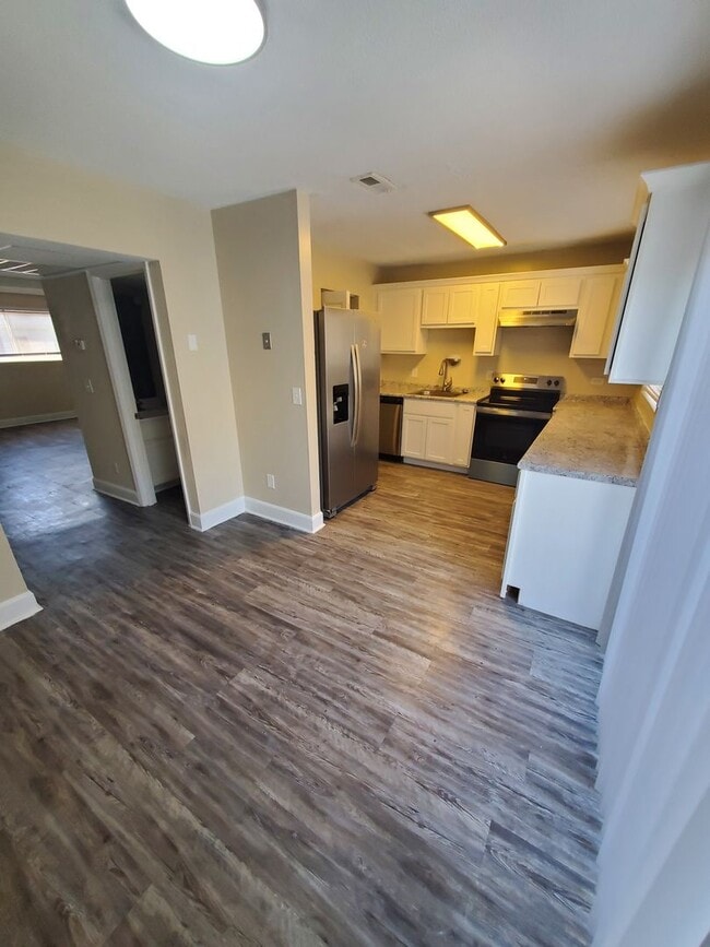 Photo - Saratoga Apartments - STA