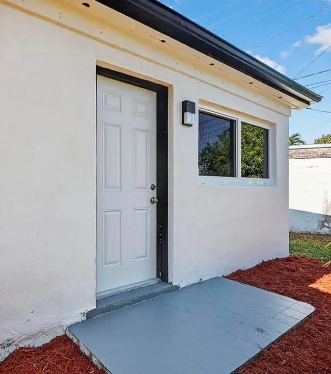 Photo - 621 SE 1st St