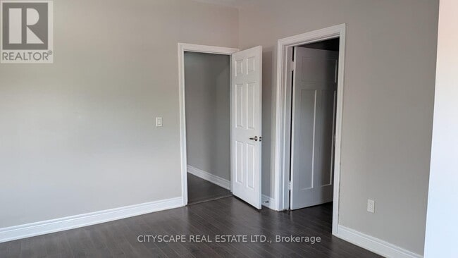 Photo - 752 Main St E