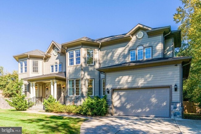 Photo - 829 Golden Arrow St