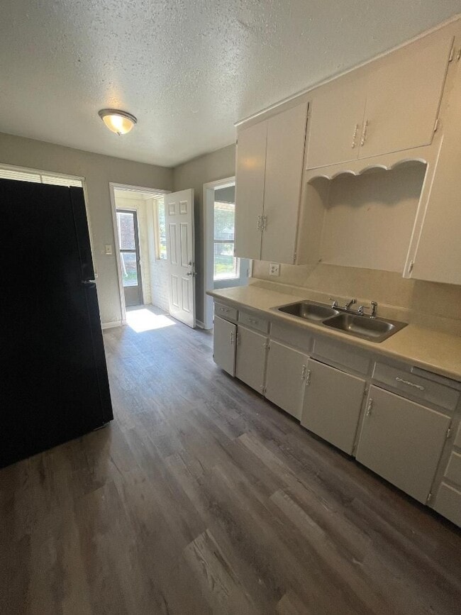 Photo - 2 BED 1 BATH DUPLEX FOR LEASE