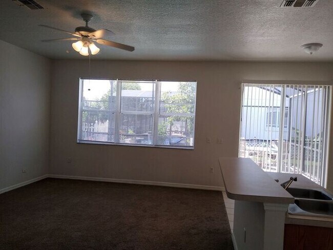 Photo - Somerset Community - Single family pool home in Remington