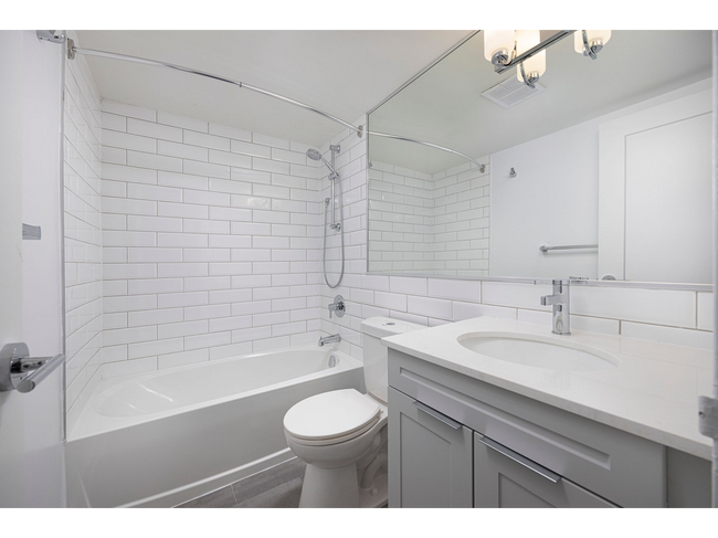 Photo - 2233 - 2235 Hurontario Street
