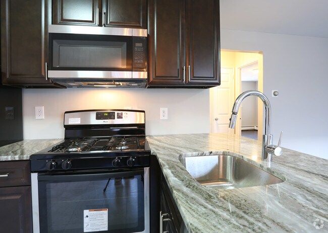 Kitchen - Fallsview Gardens