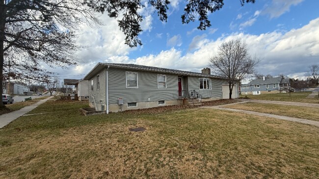 Photo - 1601 N Oak St