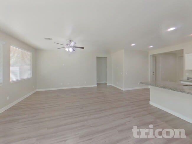 Photo - 2615 E Danbury Rd
