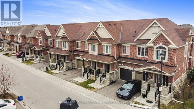 Photo - 41 Mazarine Ln