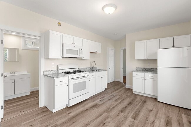 Building Photo - 79 Shaw St Rental