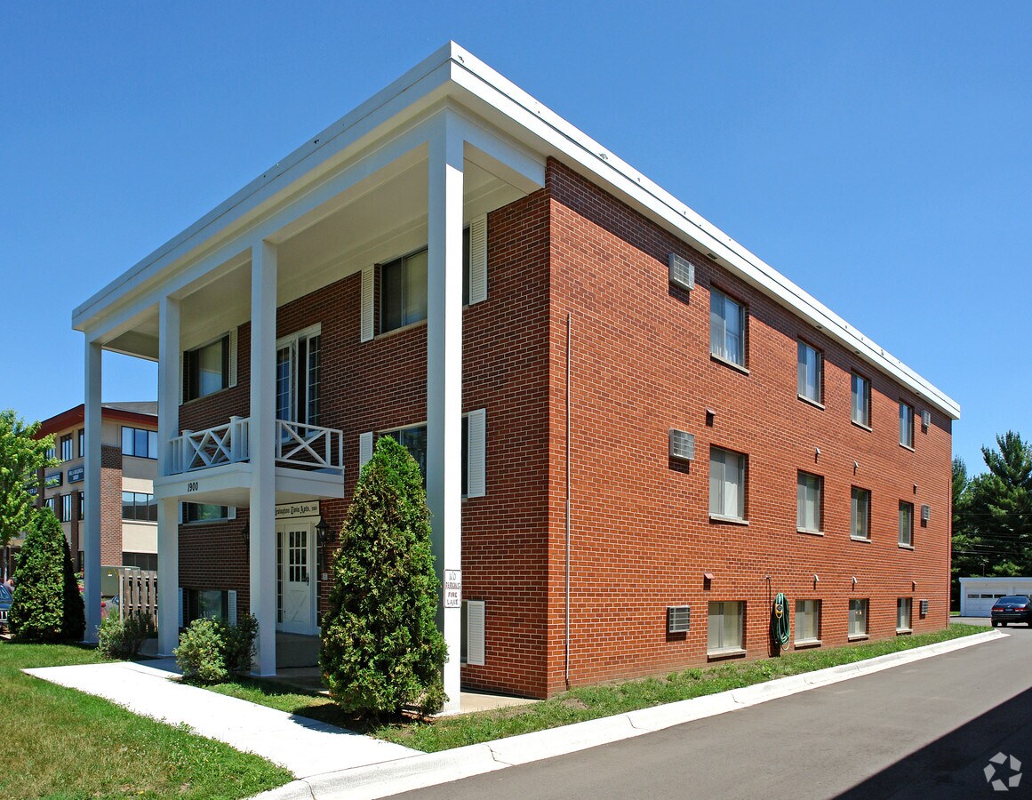 Lexington Twin Apartments - Lexington Twin Apartments