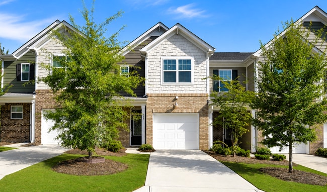 Building Photo - Easy Tega Cay Living in a Thoughtfully Updated Townhome