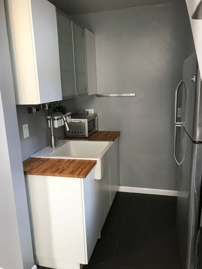 Photo - 832.5 Milton St