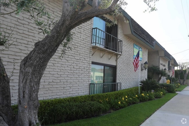 Photo - The Lamplighter