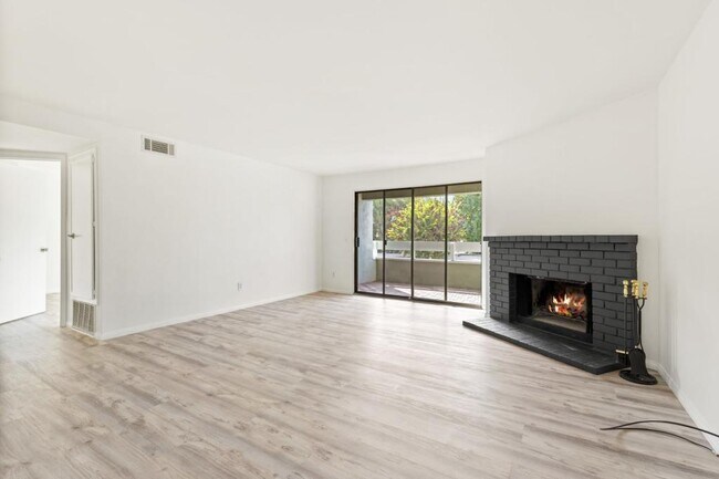 Photo - 1040 E Washington Ave