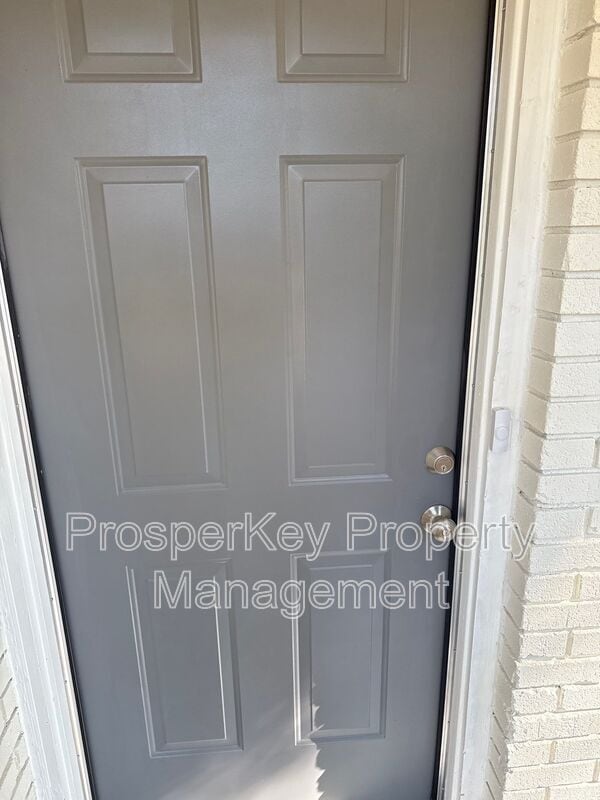 Photo - 340 Adelle St SE