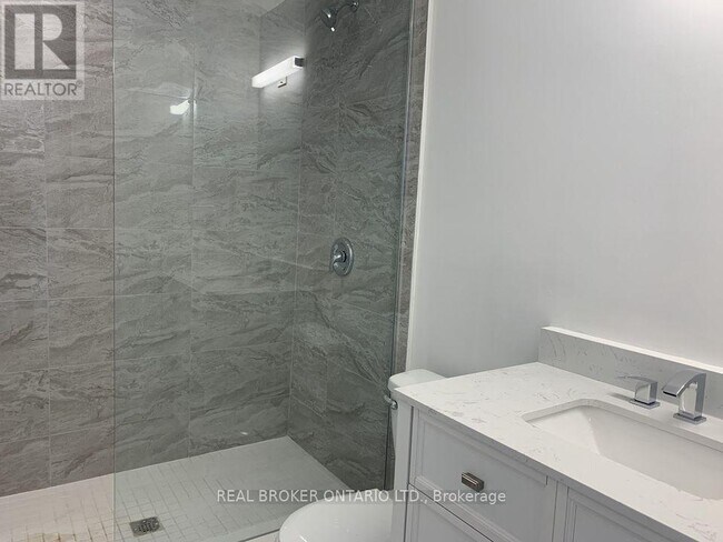 Photo - 2199 Gerrard St E